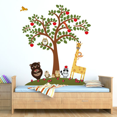 Muursticker dieren bij een appelboom